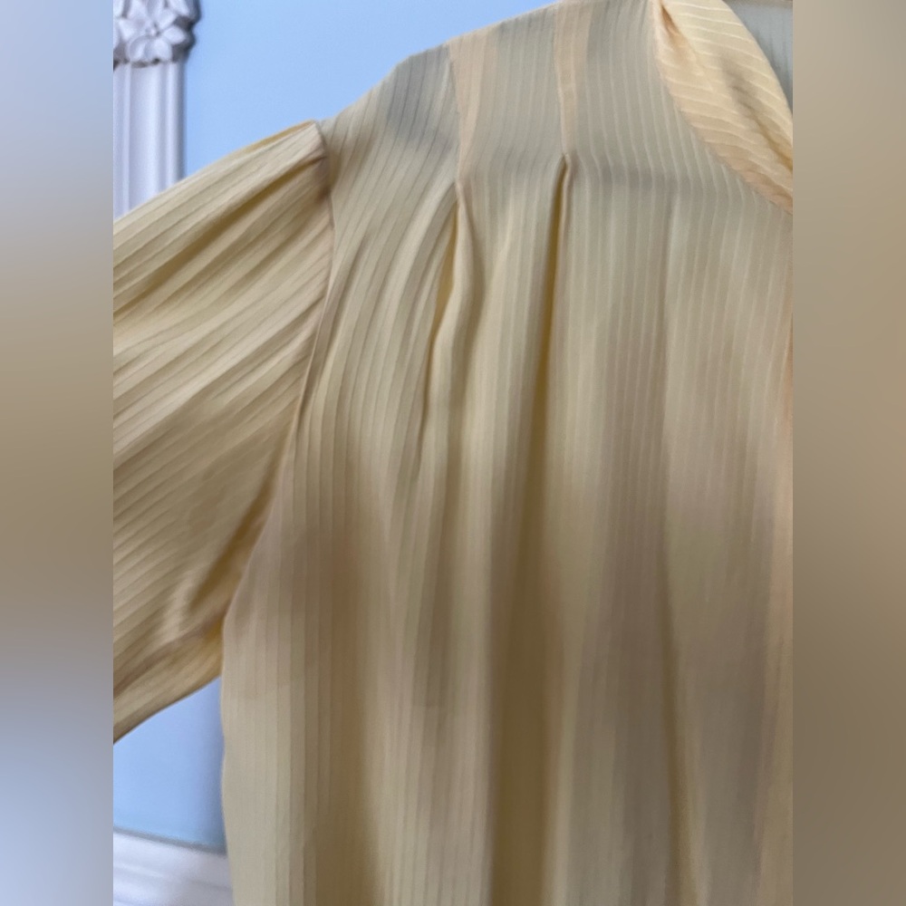 Gorgeous Vintage Silk Butter Yellow Blouse with Tie - Picture 2 of 7